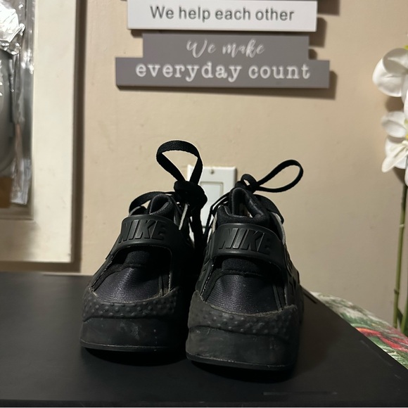 Nike Huaraches Triple Black Womens Running Shoes - Picture 3 of 5
